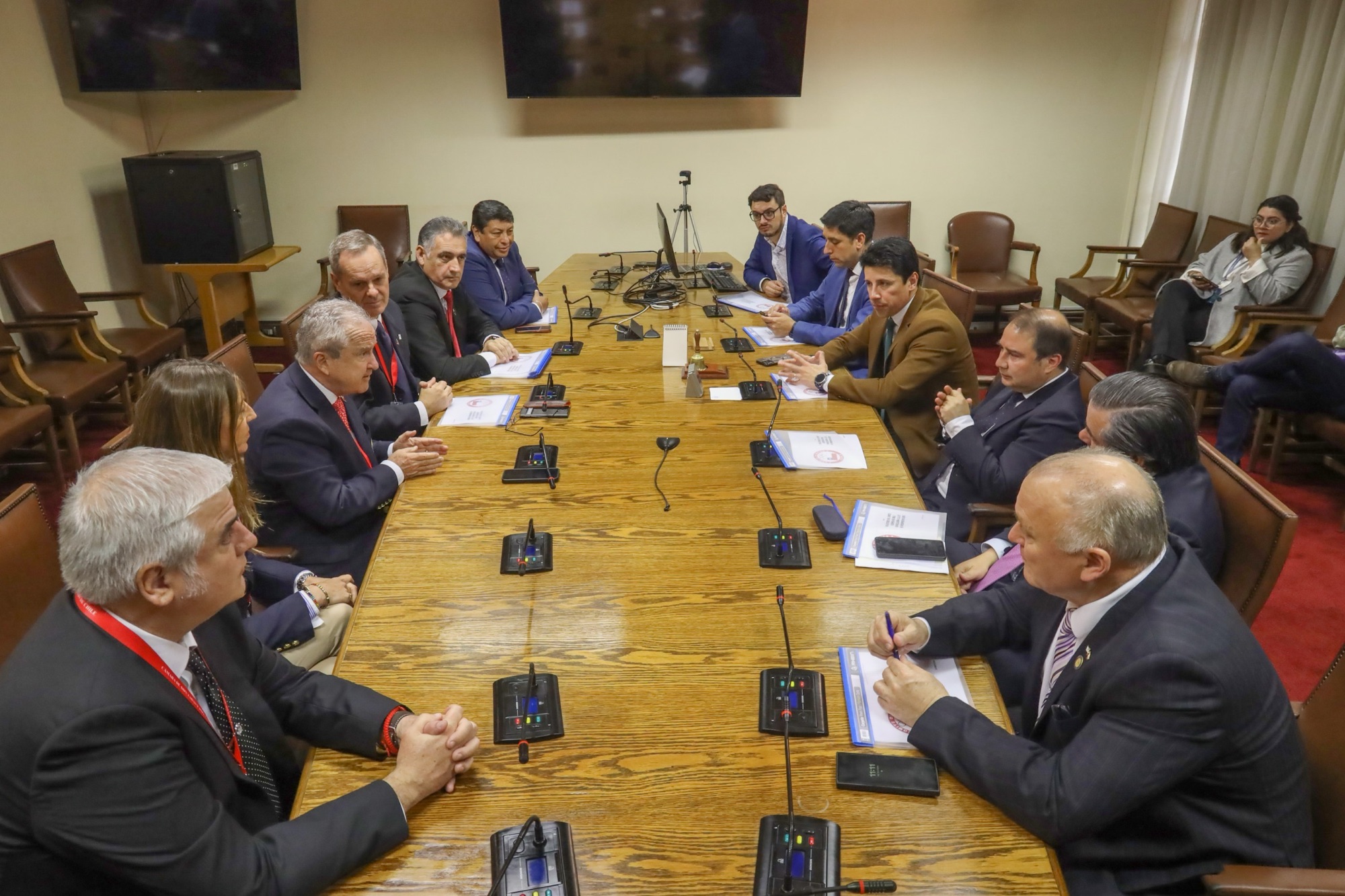 Comitiva del COCh tuvo positiva recepción en el Congreso