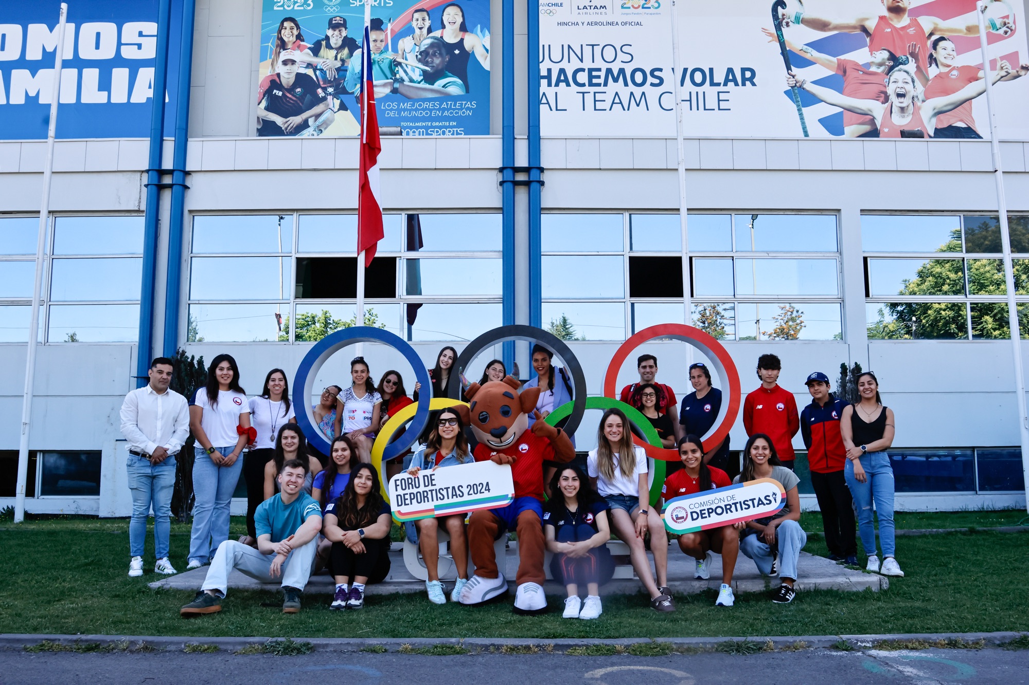 Exitoso primer Foro de la Comisión de Deportistas del COCH